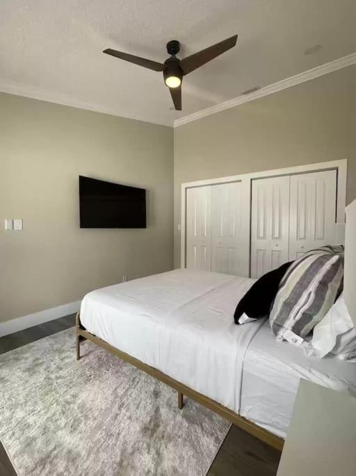 Alluring Luxury Oasis, Modern Comfort & Relaxation Wellington Exterior foto